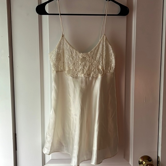 INTIMO AMORE  Satin Pearl Tank Top - Picture 1 of 4